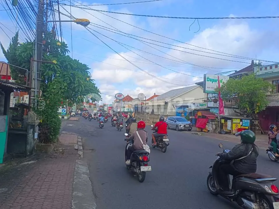 Lokasi Langka dan Strategis di Jl. Wr. Supratman, Denpasar Timur. Siap Pakai. Proper Rumah / Kantor dengan Toko. - Image 3 of 4