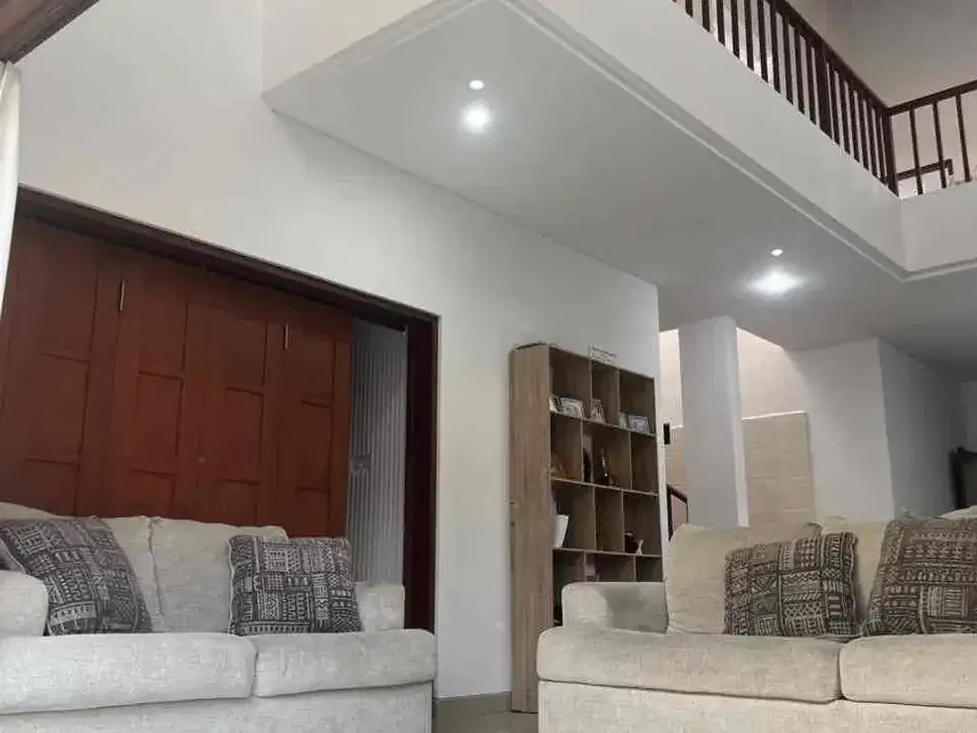 Rumah MEGAH Siap Huni di Puri Gading Jimbaran - Image 6 of 10