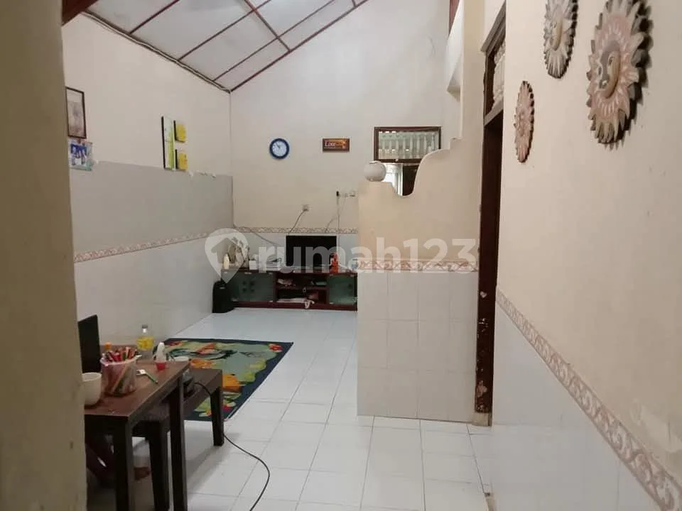 Rumah 2 Lantai Dekat Pantai Sanur dan Area Renon - Image 2 of 4