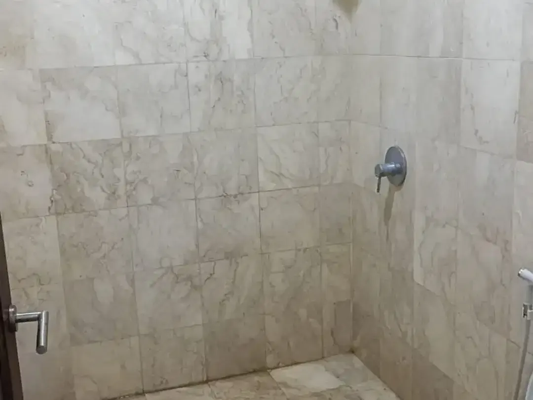 FOR RENT HUNIAN FURNIHSED 5BR AKSES DEKAT JALAN UTAMA BYPAS SANUR - Image 10 of 10
