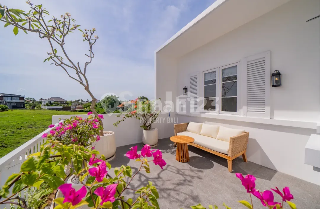 Dijual Villa Hak Milik - Elegan dan Cozy 3 Kamar dan Private Pool - Umalas Dekat Canggu, Bali - Sdfk063 - Image 1 of 4