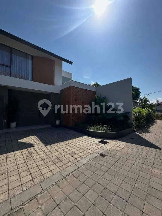 Rumah Villa 4 Bedrooms Renon Dekat Sanur Bali - Image 3 of 4