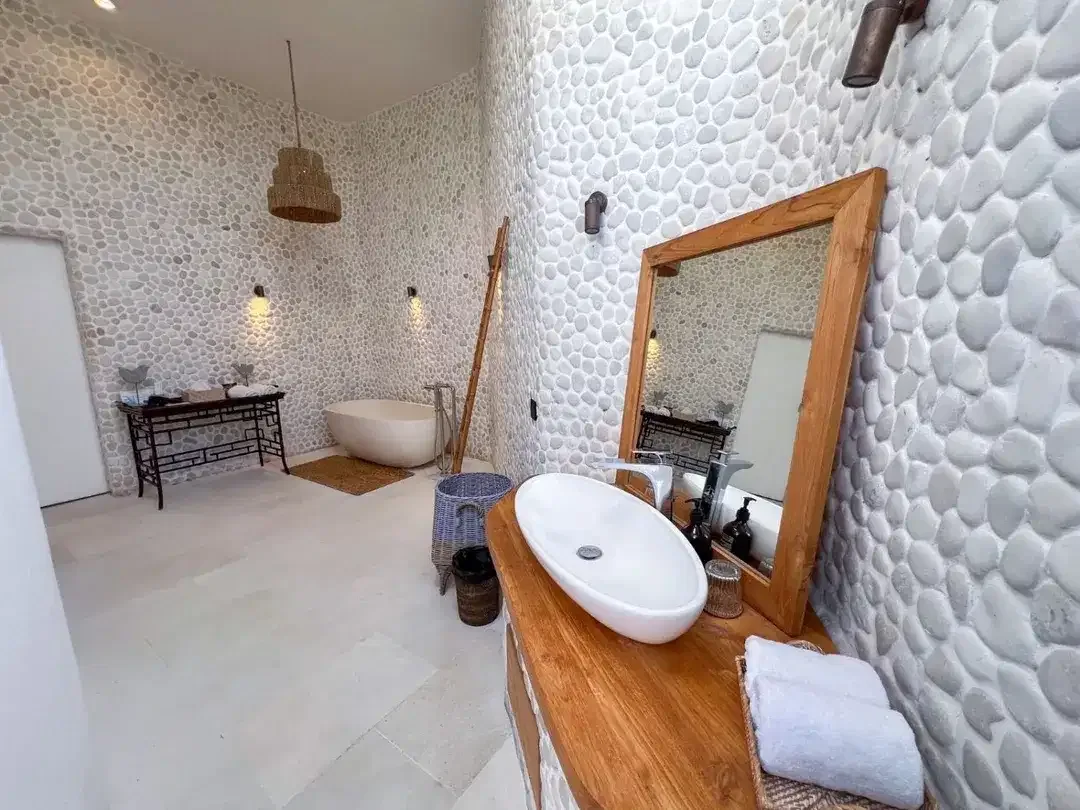 PRIVATE LUXURY VILLA IN SEMINYAK JUST 300 METERS WALKING DISTANCE TO THE BEACH - Image 10 of 10