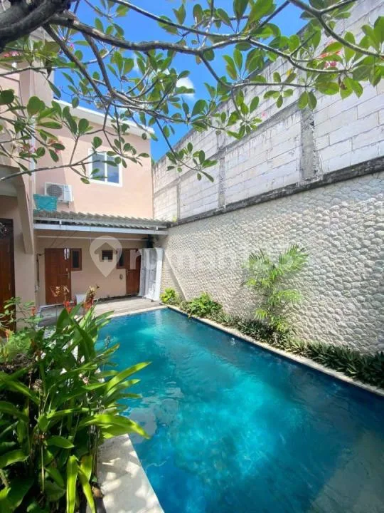 Disewakan Rumah 2 Lantai di Kerobokan, Dekat Seminyak - Lokasi Strategis di Jl. Mertanadi - Image 1 of 4