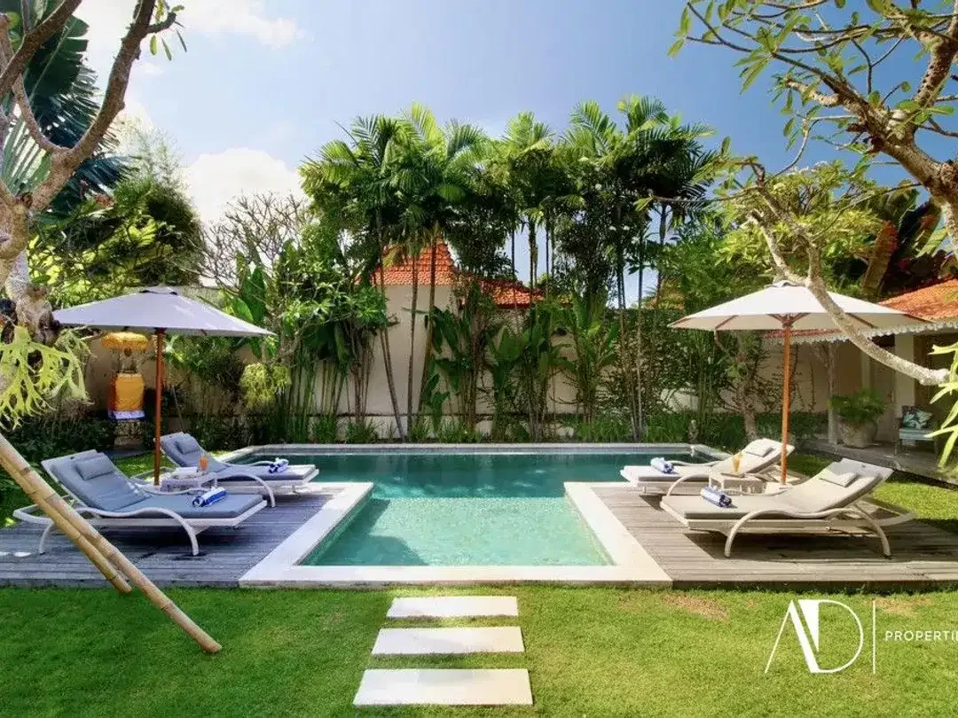 LEASEHOLD | TROPICAL BALINESE-STYLE VILLA IN PRIME BERAWA, CANGGU - Image 2 of 10
