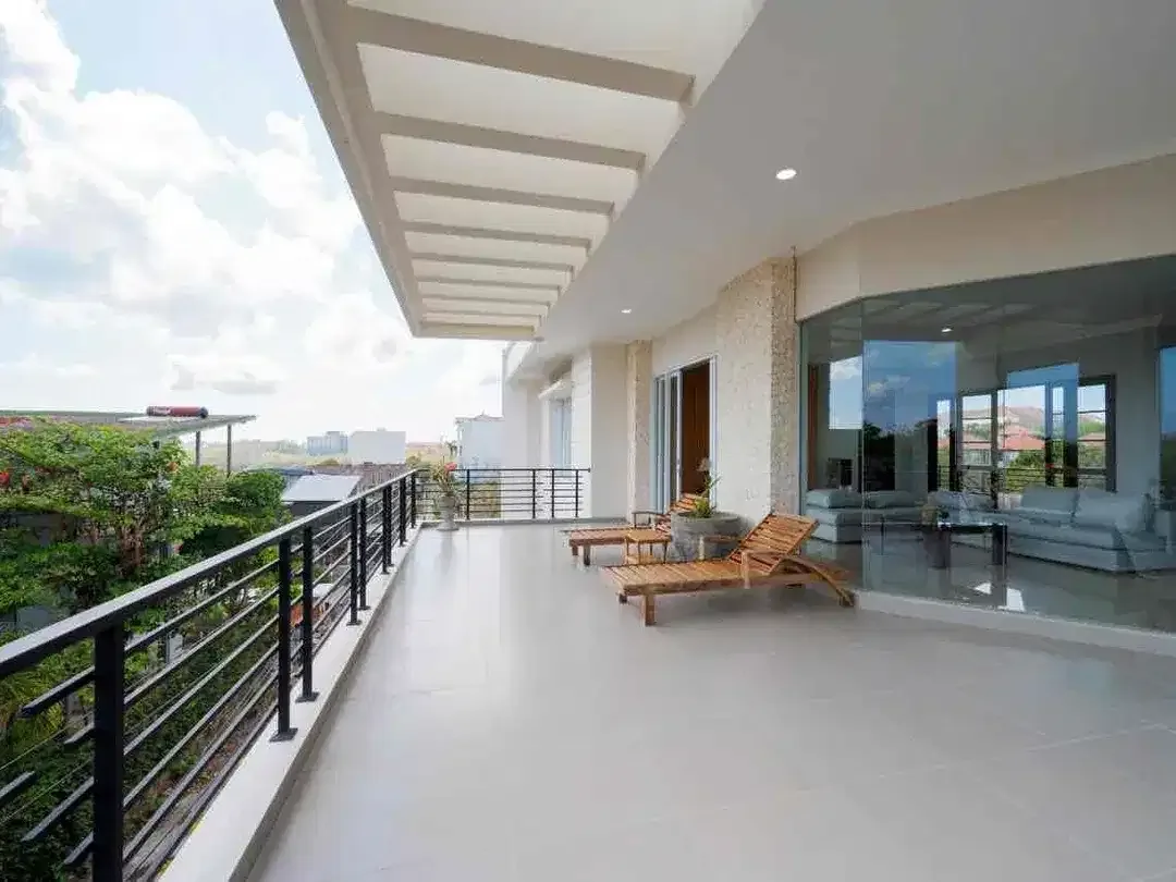 LUXURIOUS 3-STOREY FREEHOLD VILLA WITH POOL & BALCONY – JIMBARAN, BALI - Image 4 of 10