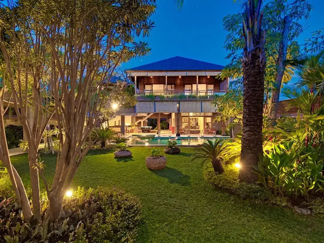 Freehold - Sprawling Luxury Estate with Tropical Gardens and Seminyak - Image 6 of 10