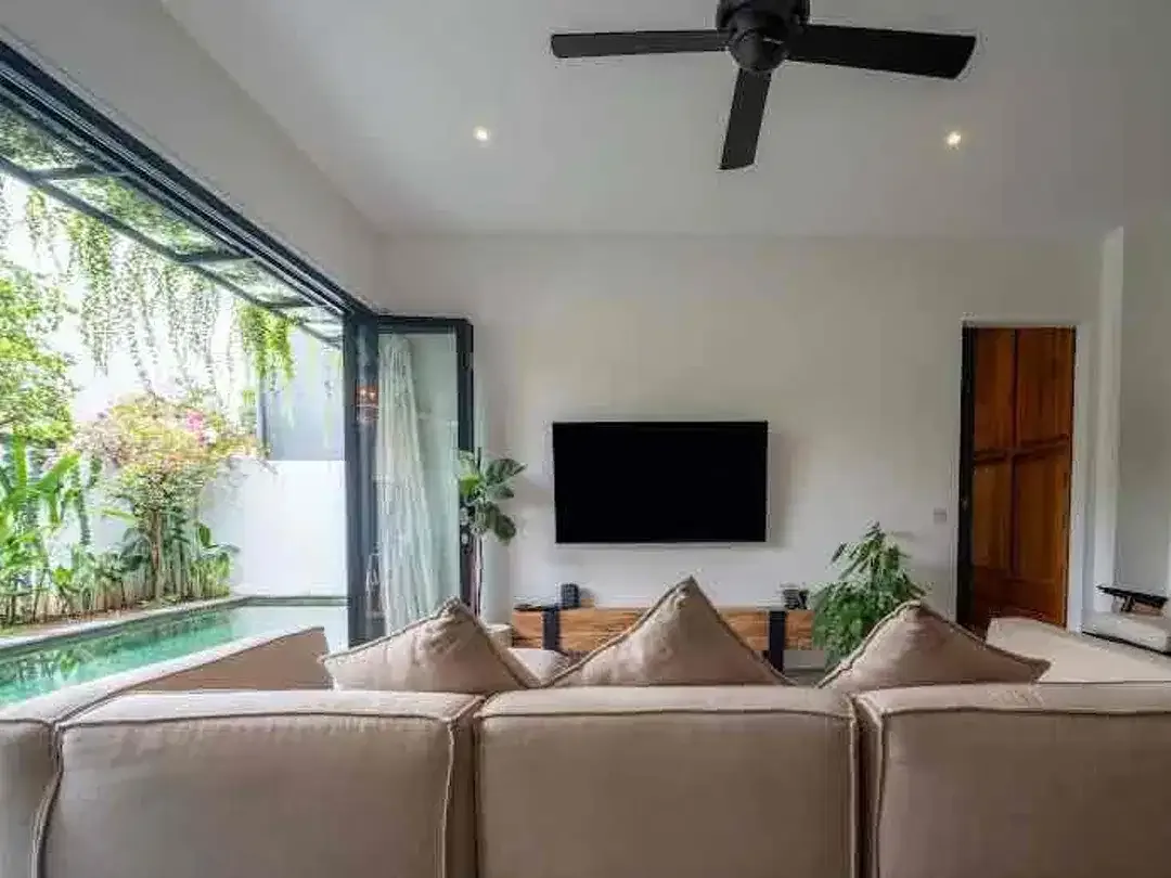 FOR SALE MODERN FURNISHED VILLA KAYUTULANG SELATAN CANGGU - Image 3 of 10