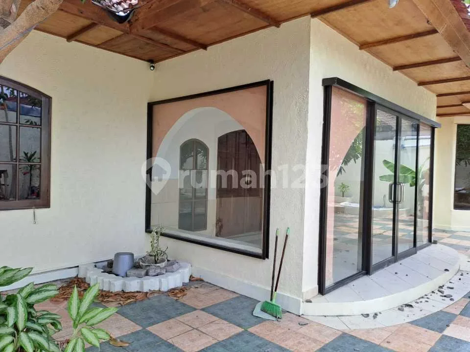 Rumah Mewah Ala Eropa di Jantung Denpasar - LT 400 MÂ², Prestisius, Langka & Siap Huni! Hanya 5 M! - Image 1 of 4