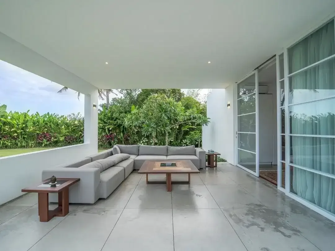 Freehold - Timeless Tropical Villa with Sophisticated Charm in Umalas - Image 8 of 10