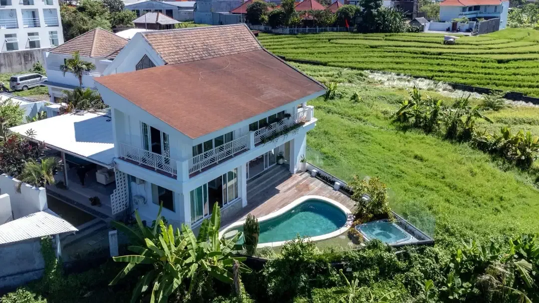 Premium Villa at Brawa with Beautiful Rice Paddy View - Image 2 of 10