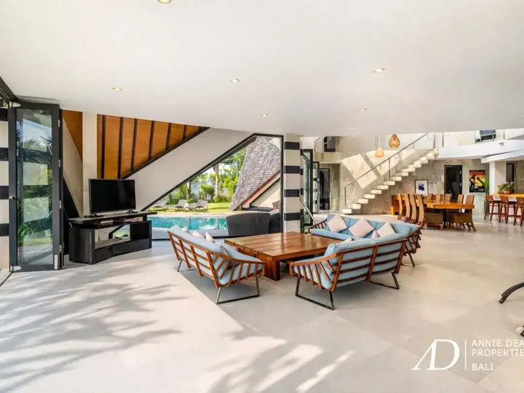 FREEHOLD 4-BEDROOM VILLA WITH UNIQUE ARCHITECTURE IN PADONAN - Image 7 of 10