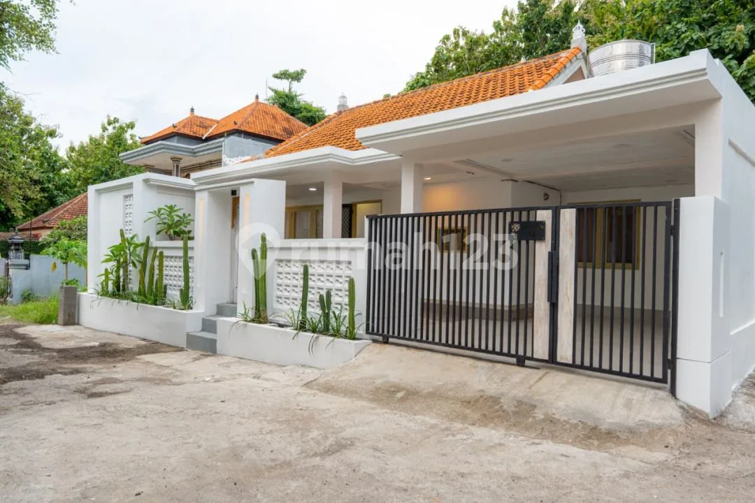 Modern Tropical Villa Jimbaran | 2Br Ensuite | Renovasi 2025 | Full Furnished - Image 2 of 4