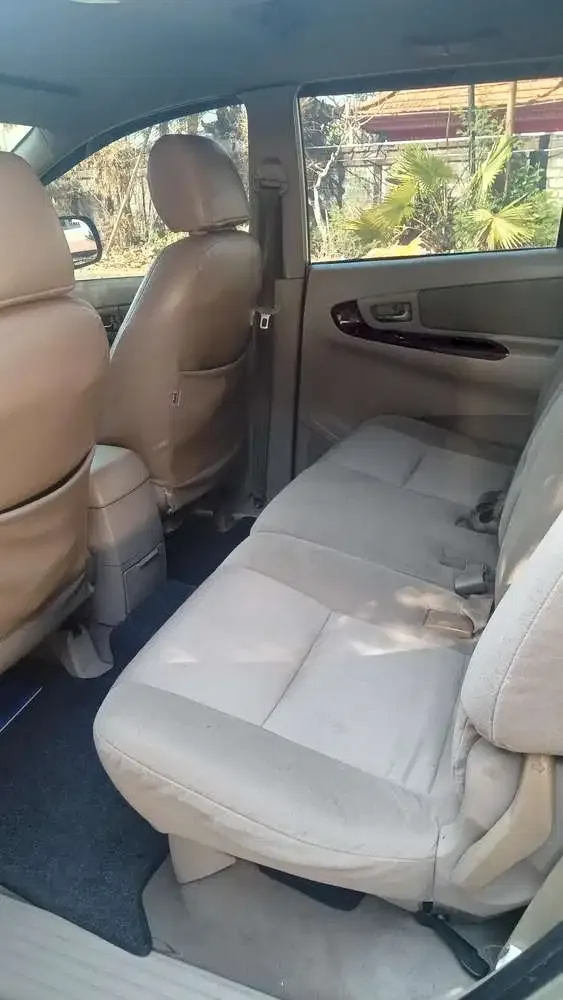 Toyota Kijang Innova 2005 Bensin - Image 3 of 5