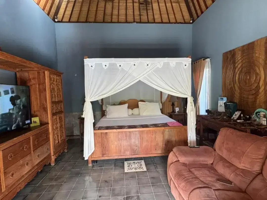 DIJUAL VILLA BIG GARDEN DI SANUR   Villa nyaman dengan taman luas, berlokasi di kawasan Tunggak Bingin, Sanur, berada di lingkungan perumahan dan vill - Image 4 of 10