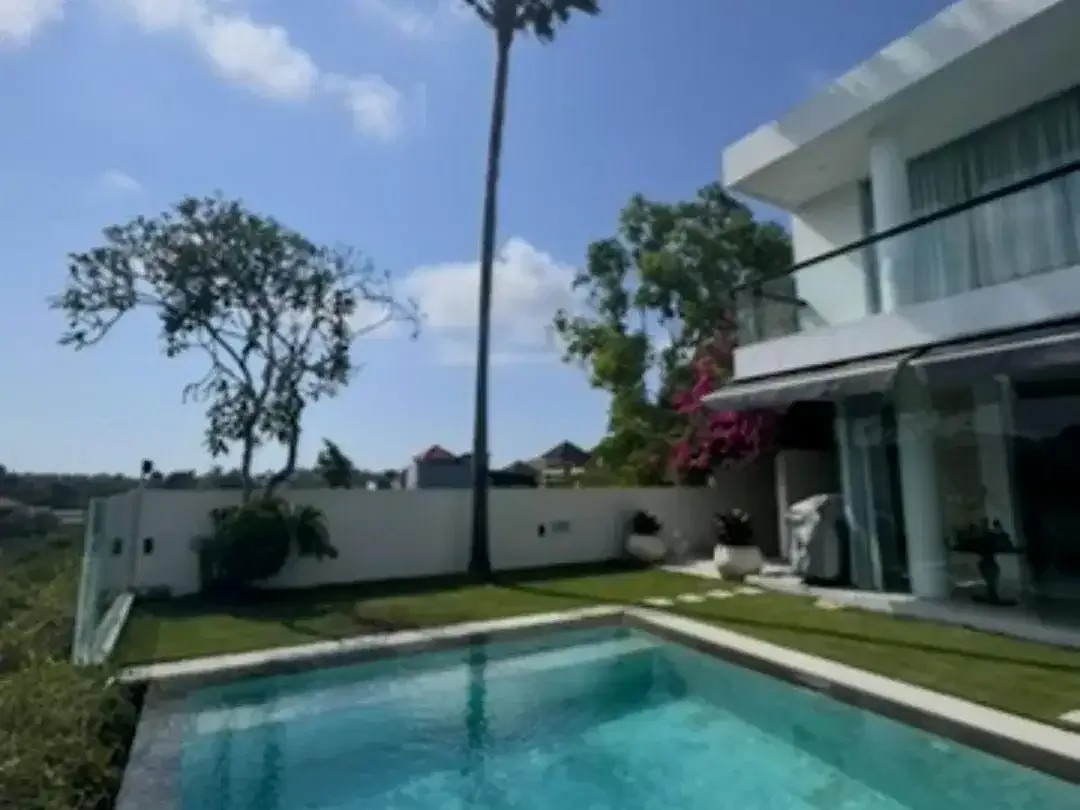 EXCLUSIVE VILLA FOR SALE - Image 2 of 10