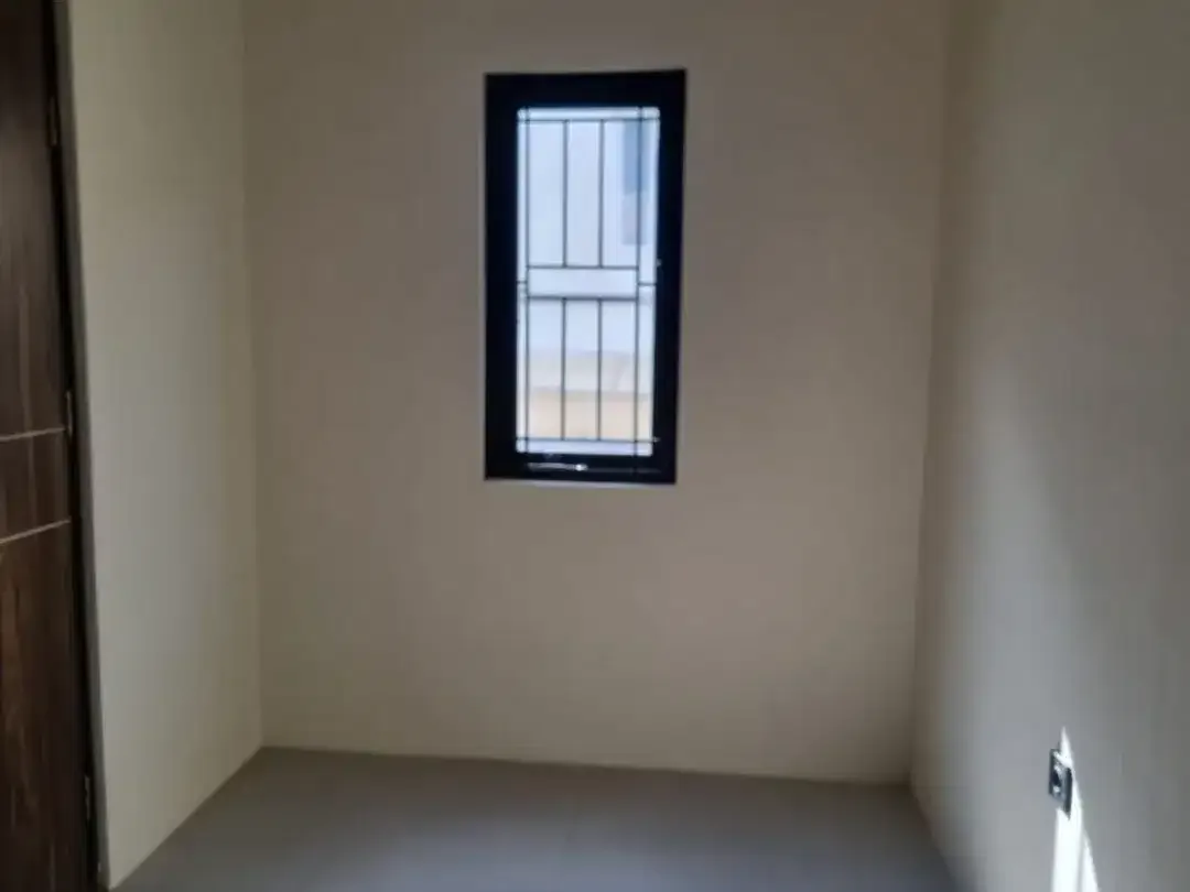 RUMAH UNIK MINIMALIS — 2 RUMAH DALAM 1 BANGUNAN - Image 2 of 10