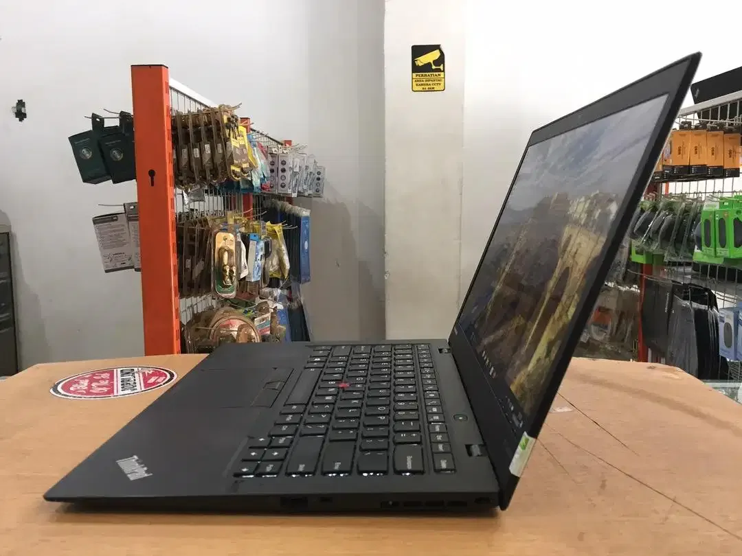 Lenovo ThinkPad X1 Carbon G3 Core i7 Ram 8GB SSD 128GN 2K Mulus Murah - Image 3 of 10