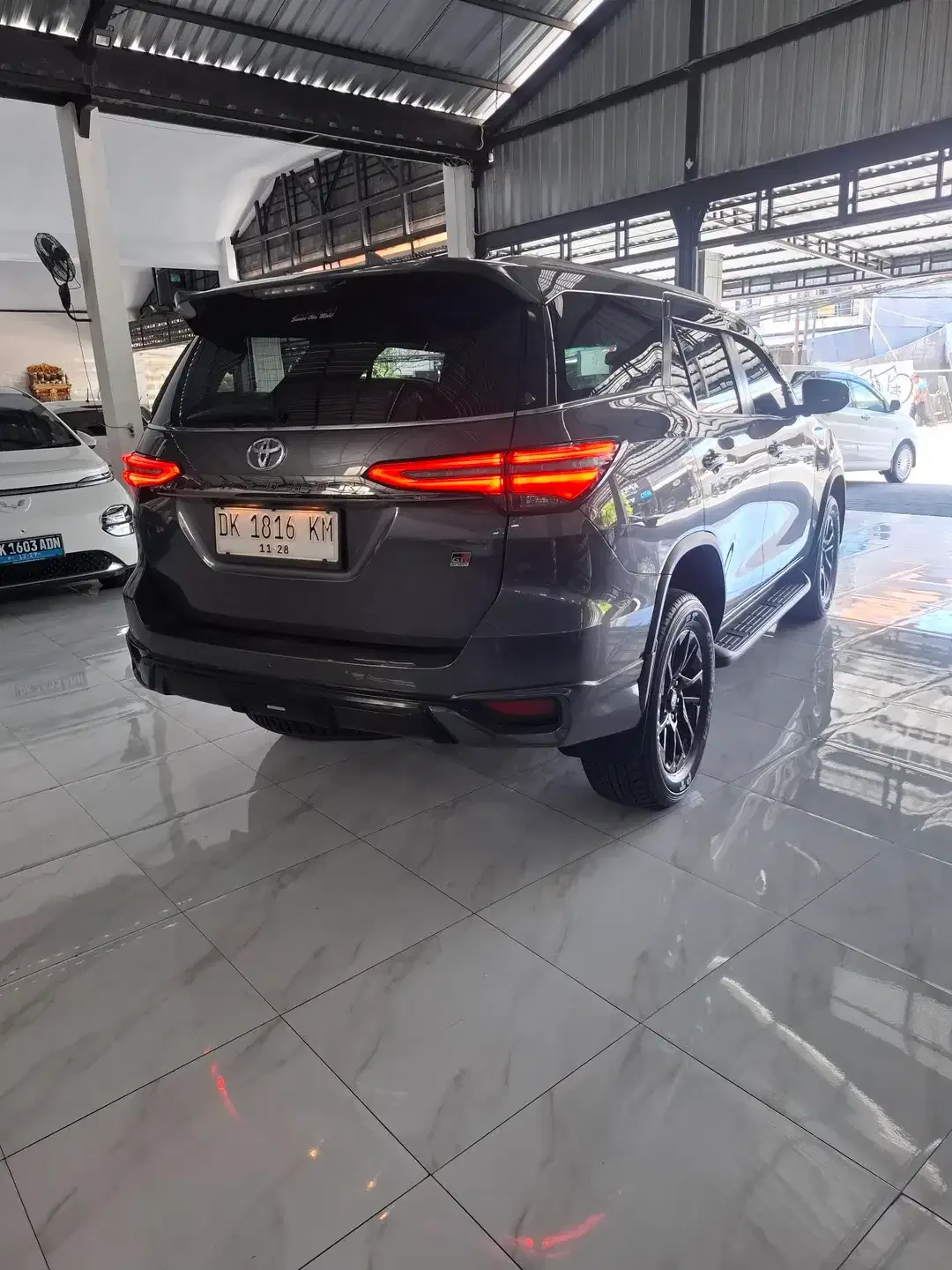 Fortuner 2.7 SRZ GR SPORT - Image 3 of 6