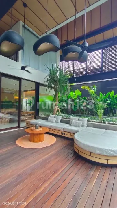 For Sale 5 Bedrooms Villa Seminyak Area - Image 3 of 4