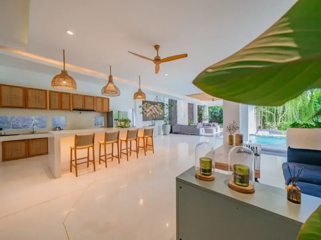 Luxury Villa For Sale in Umalas - Image 4 of 10