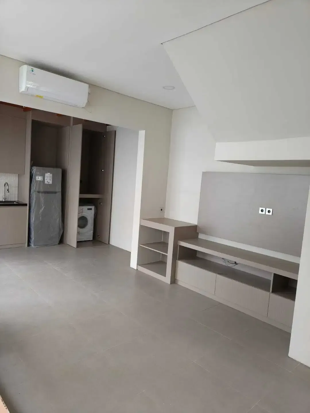 READY HUNIAN BARU FURNISHED ADA CLUB HOUSE DAN ONE GATE Sistem - Image 9 of 10