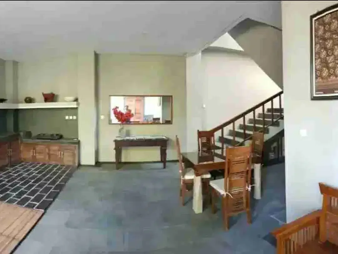DIJUAL RUMAH SEMI VILLA 2 LANTAI SIAP HUNI 3 KAMAR  ADA POOL - Image 6 of 7