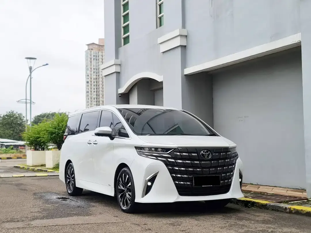 Toyota Alphard Hybrid - Image 1 of 10