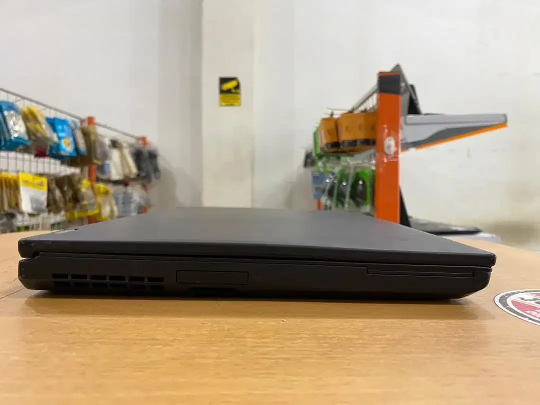 Lenovo ThinkPad P50 Intel Xeon Ram 32GB SSD 512GB Nvidia 4G Mulus - Image 6 of 10
