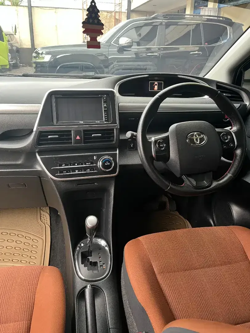 Toyota Sienta V 2017 hitam matic - Image 10 of 10