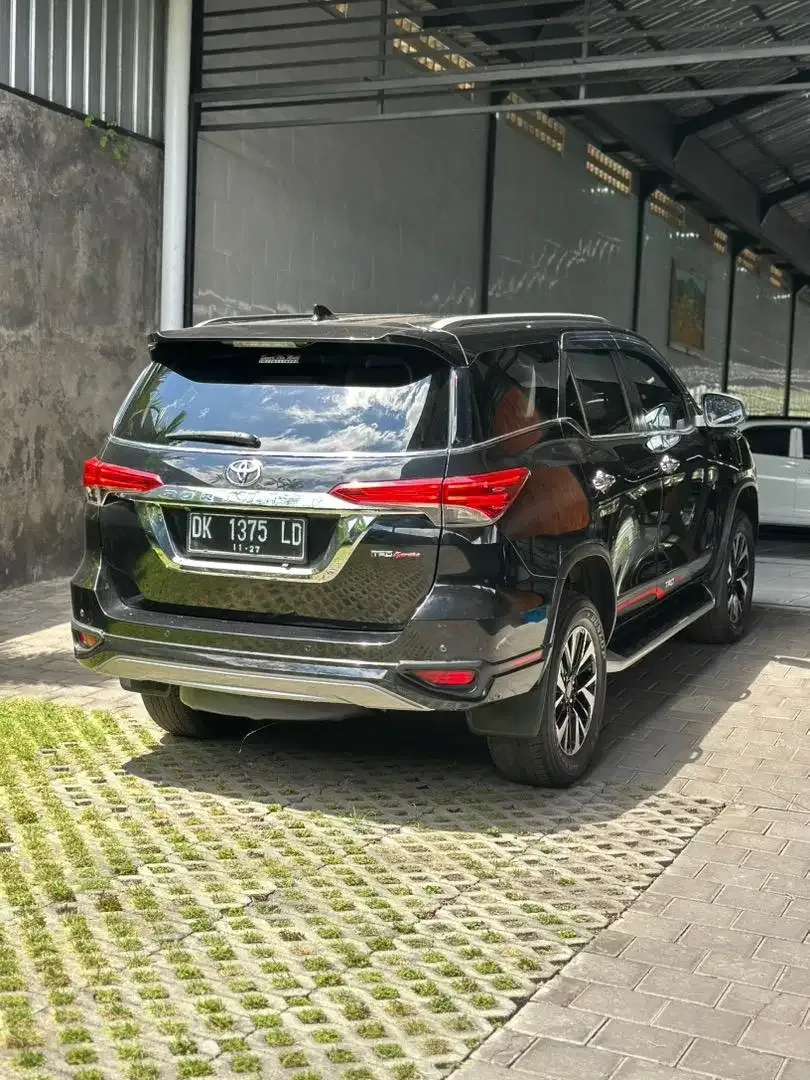 FORTUNER VRZ TRD 2017 MATIC DIESEL ASLI BALI LOW KM - Image 3 of 10