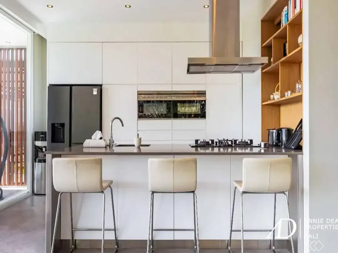 FREEHOLD | MODERN CONTEMPORARY 4-BEDROOM VILLA IN ULUWATU - Image 6 of 10