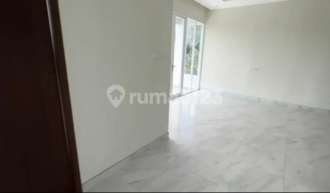 Villa Siap Huni Lingkungan Tenang Lokasi Strategis - Image 2 of 4