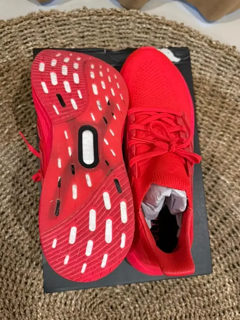 Adidas Red Ultraboost Size 44 Good Condition - Image 4 of 4