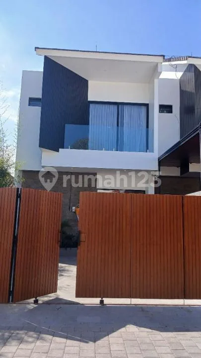 Rumah Sewa Renon Garase 2Mobil, Fully Furnished, Dekat ke Sanur - Image 2 of 4