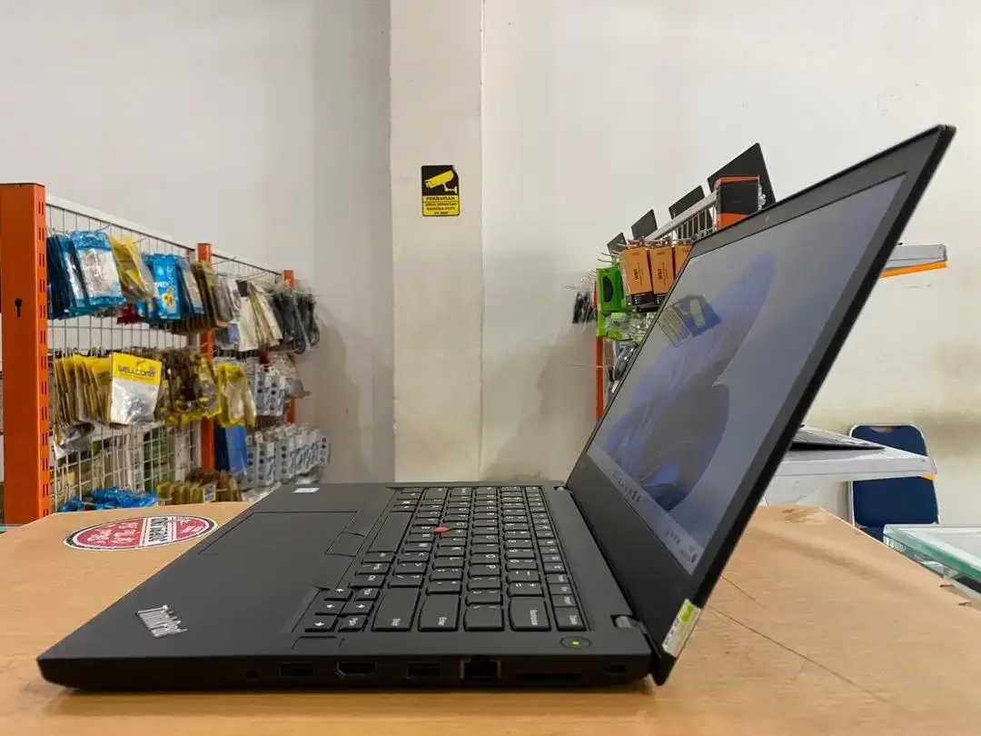 Lenovo ThinkPad T470 Core i7Gen7 Ram 16GB SSD 256GB Slim Mulus - Image 4 of 10