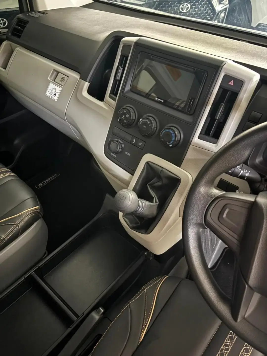 Hiace premio manual - Image 4 of 7