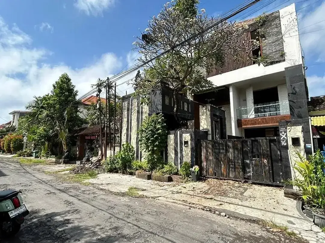 Rumah besar diperumahan elit dijual, Area Renon. - Image 9 of 10