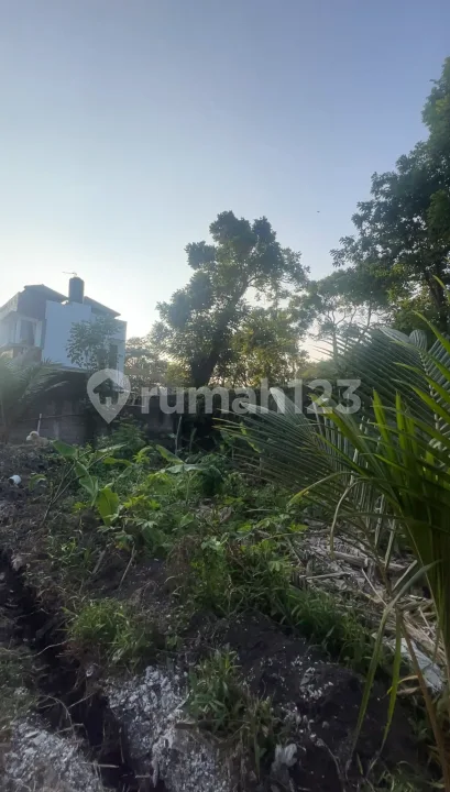 Prime Land! Tanah Kosong Premium - Cocok Investasi & Development - Image 1 of 4