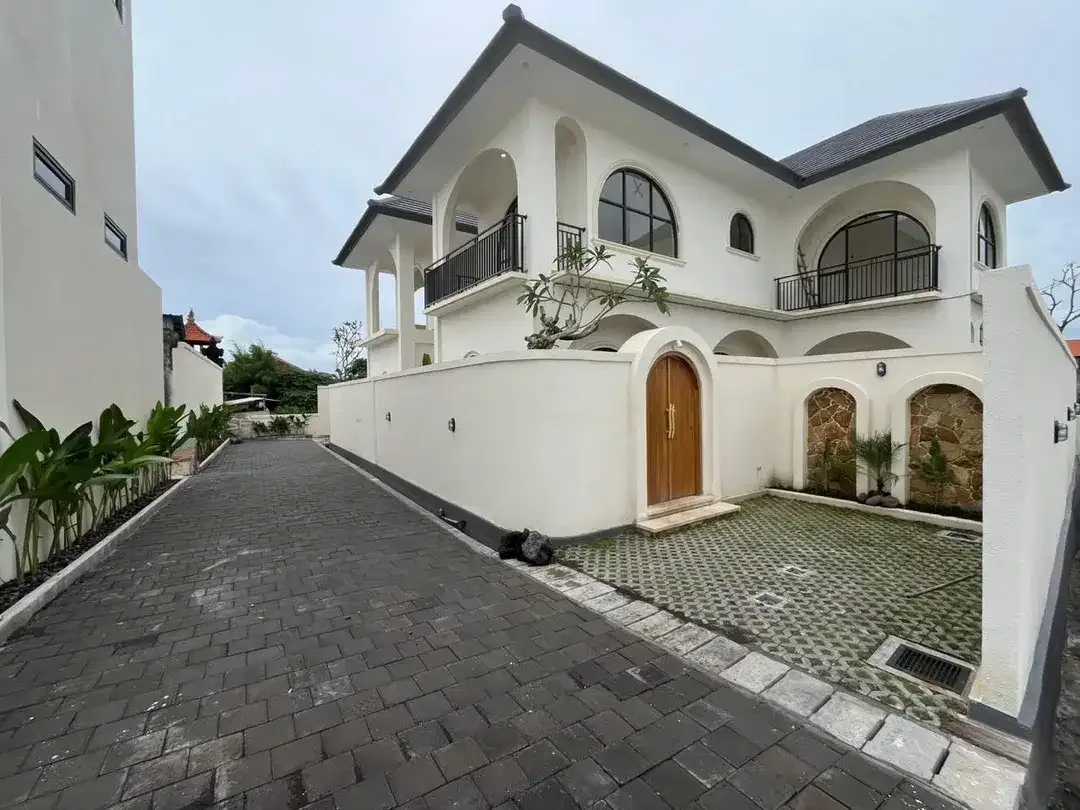 TWIN VILLA IN CANGGU FOR FREEHOLD OR LEASEHOLD - Image 1 of 10