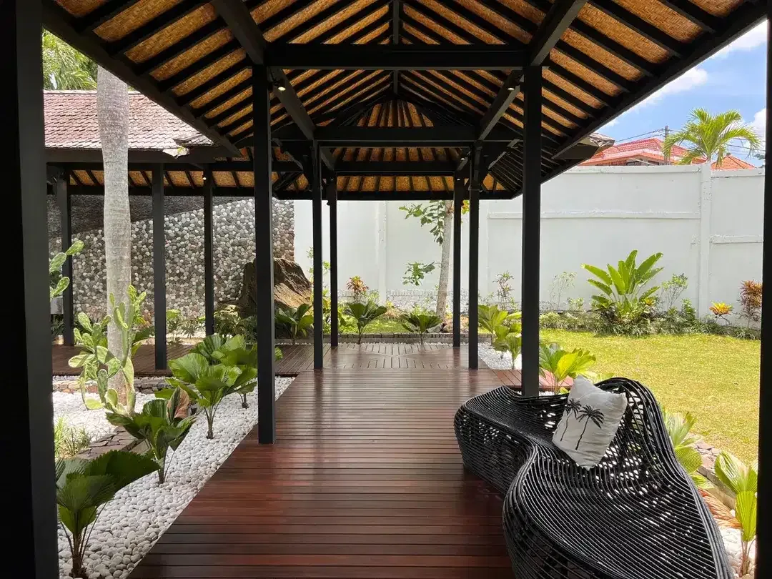 HIDDEN GEM 5 BEDROOMS MODERN TROPICAL STYLE JUNGGLE AND RIVER VIEW LOCATION AT MUNGGU - CANGGU - Image 6 of 10