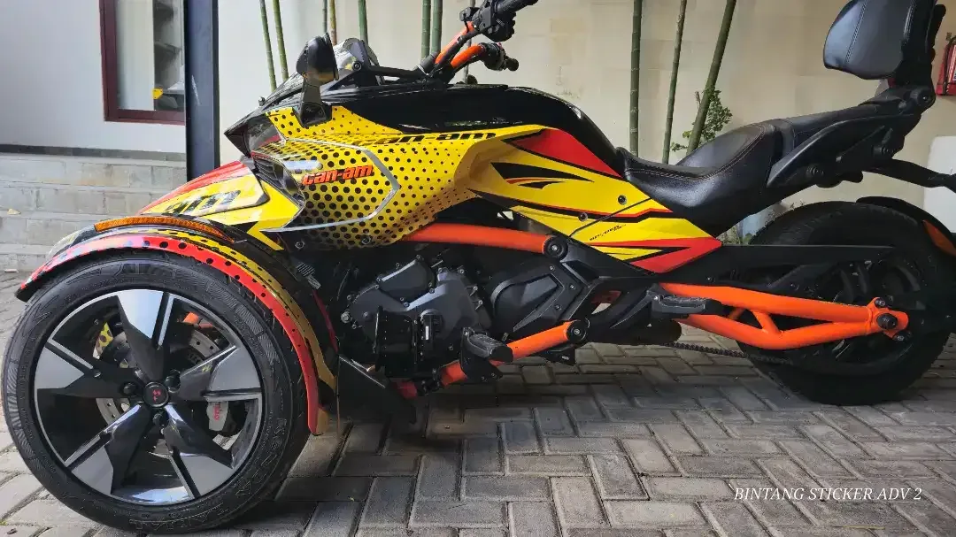 Pemasangan sticker di motor bisa requies, pengerjaan rapi dan cepat - Image 3 of 3