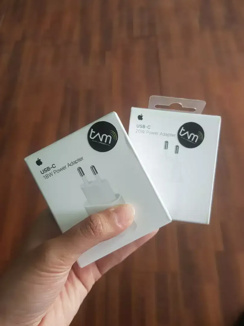 Adapter Charger iPhone Baru 18W Fast Charging USB-C - Image 1 of 2