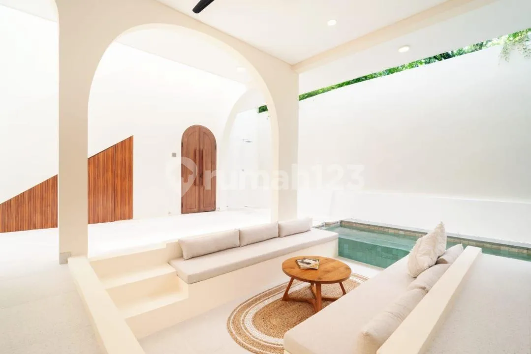 Modern Tropical Mediteranean Style Villa At Cluster Onegate System Area Jalan Batan Kangin , Padonan Canggu Near Batu Bolong Canggu..550 Meters To Raw Gym Bali , 10 Minutes To Penny Lane , Gigi Susu - Image 3 of 4
