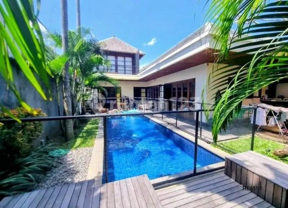 Villa Mewah Strategis 4 Kamar Tidur Disewakan di Denpasar Barat - Image 1 of 4