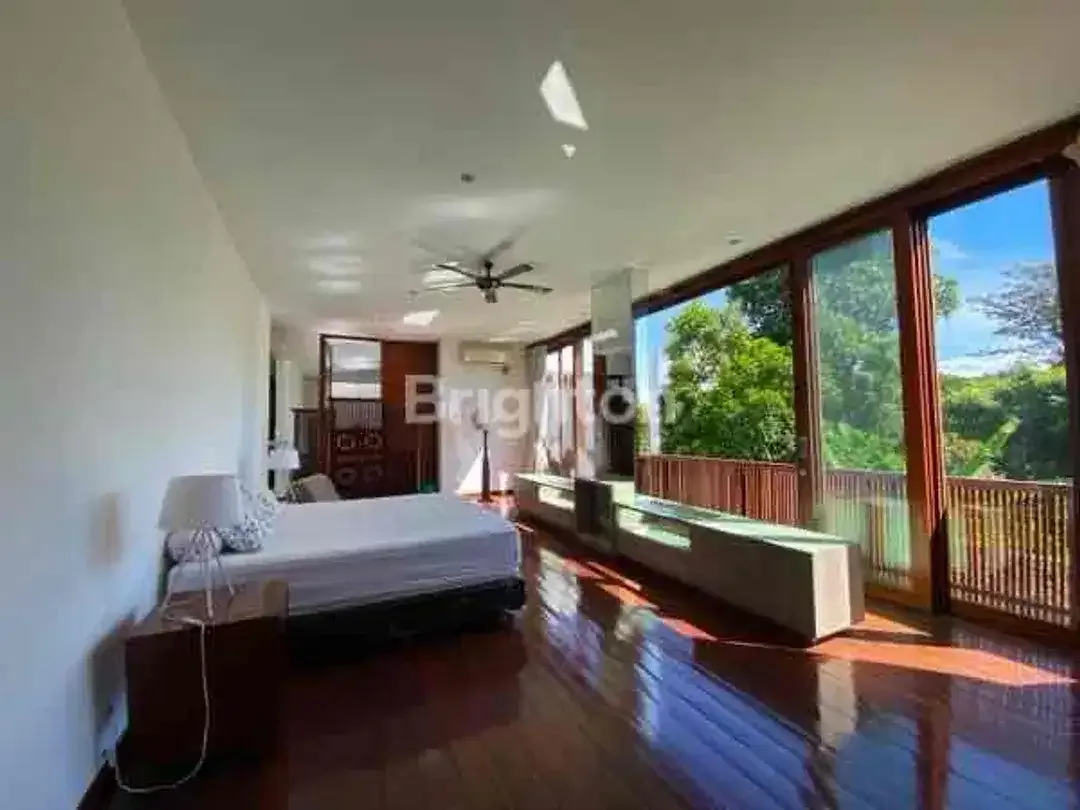 4 BR OPEN SPACE TROPICAL VILLA IN SANUR PRIME AREA - Image 8 of 8