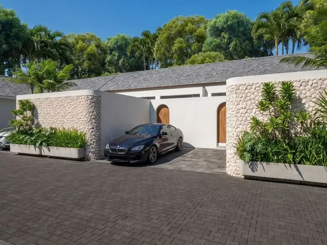 Elegant 1-Bedroom Villa With 35-Year Leasehold In Kerobokan - Image 1 of 5
