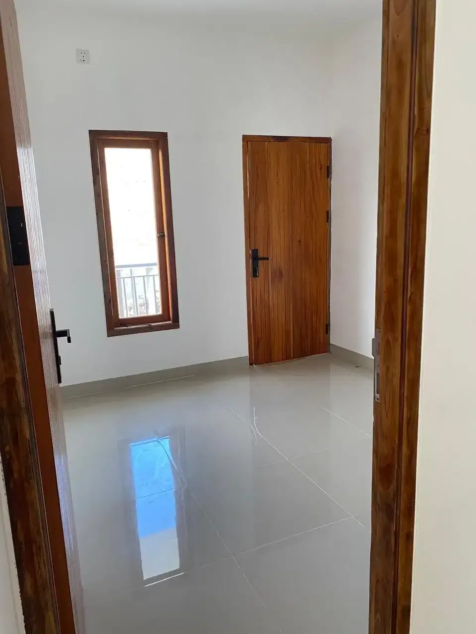 FOR RENT RUMAH BARU 2LT ADA 3 BR LOKASI BAGUS DENPASAR BARAT - Image 5 of 10