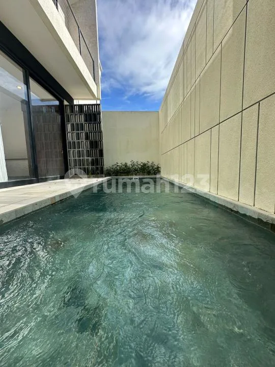 Dijual Villa Full Furnished Dekat Pantai Batu Belig dan Seminyak - Image 1 of 4