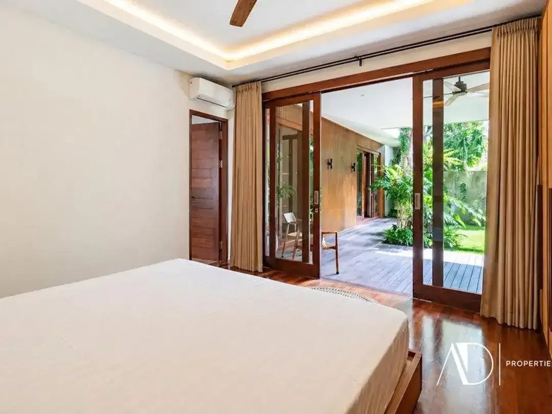 LEASEHOLD | SINGLE-LEVEL 3-BEDROOM VILLA IN PRIME BEACHSIDE SANUR - Image 3 of 10